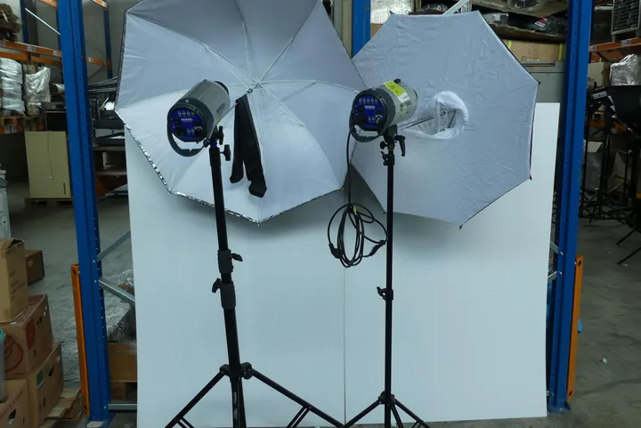 Hensel Studioblitzset mit Stativen und Schirmen Modell: Integra 250 Plus, Expert Pro 250